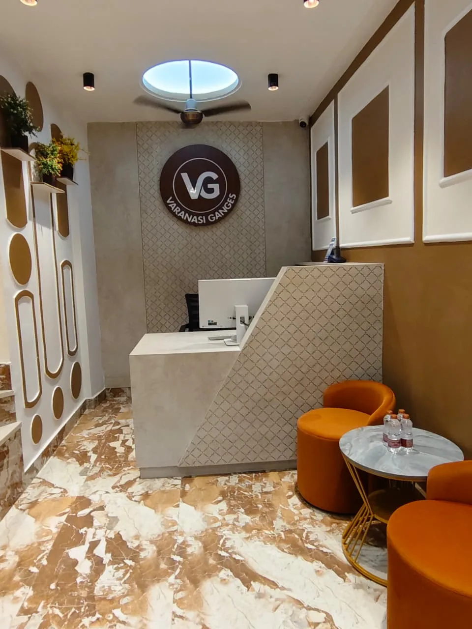 Reception desk